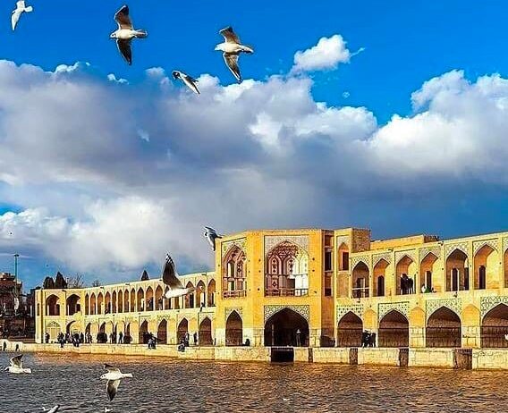 پل خواجو ویژگی ها و عجایب معماری